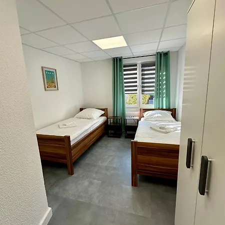 Renovierte & Voll Moeblierte Fuer 7 Personen Apartament *