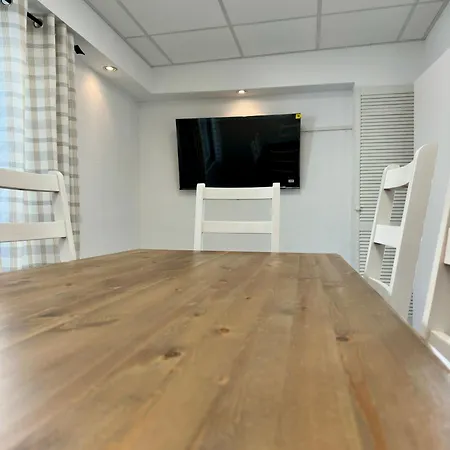 Rg Living - Near & Free Parking Apartmán *
